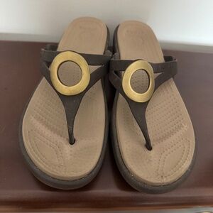 CROCS ladies brown sandals size 9